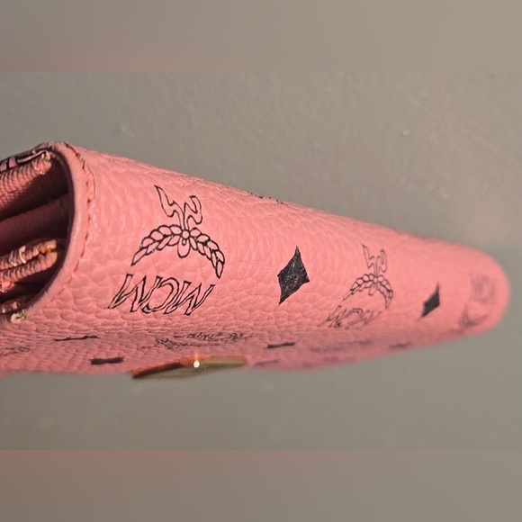 MCM Leather Monogram Wallet Pink I need the baby pink ☹️🙈 - Picture 4 of 12